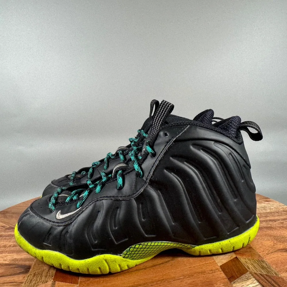 Nike Little Posite One Black Green Strike Kids Basketball Shoes DZ2853-001 11.5C